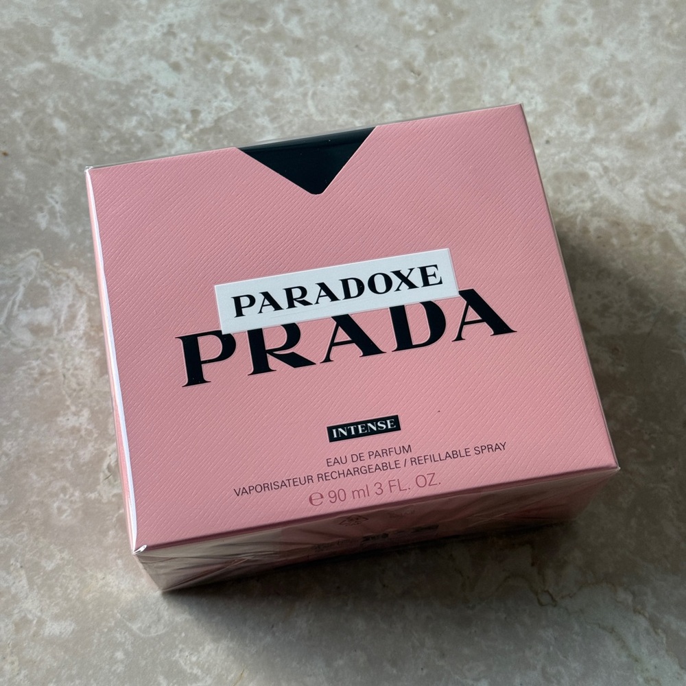 NIB Prada paradoxe intense